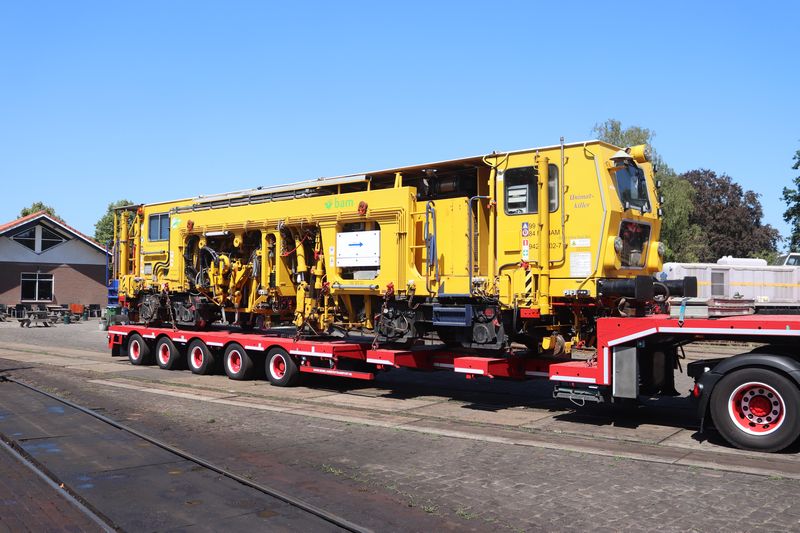 BAM Stopmachine met het fabrieksnummer 1214 en het UIC-nummer 99 84 942 8 702-7.